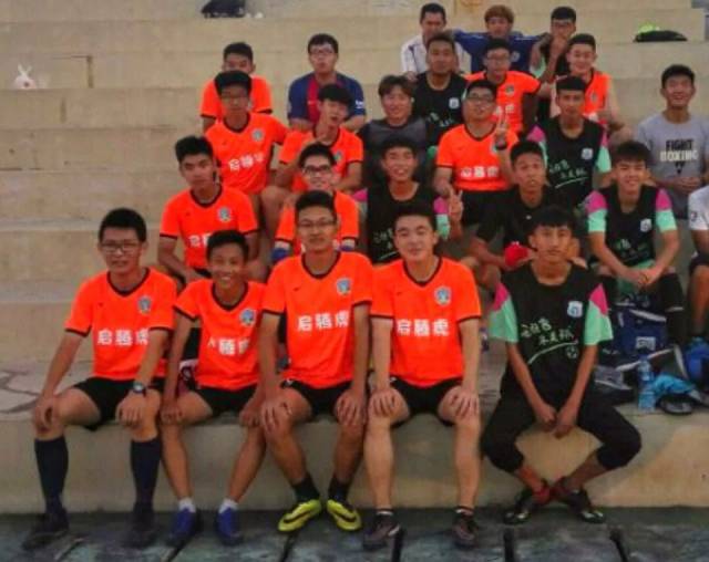 他成功打破 他成功打破