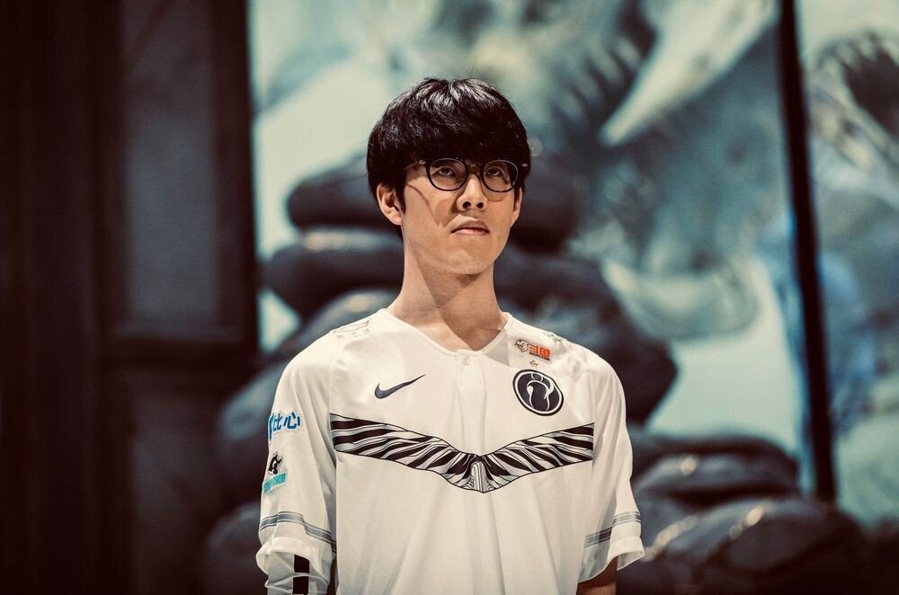 谁就更接近 谁就更接近